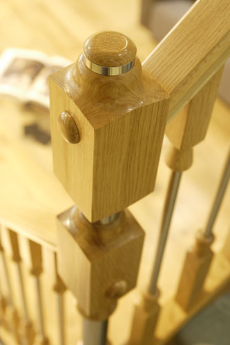 Ikon mid newel post